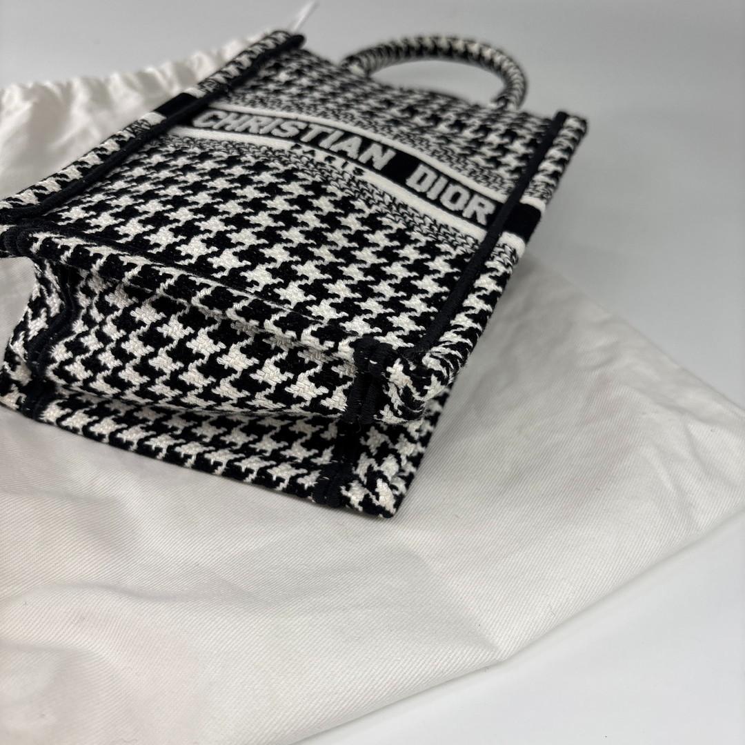 Dior Book Tote Vertical Shoulder — view 8