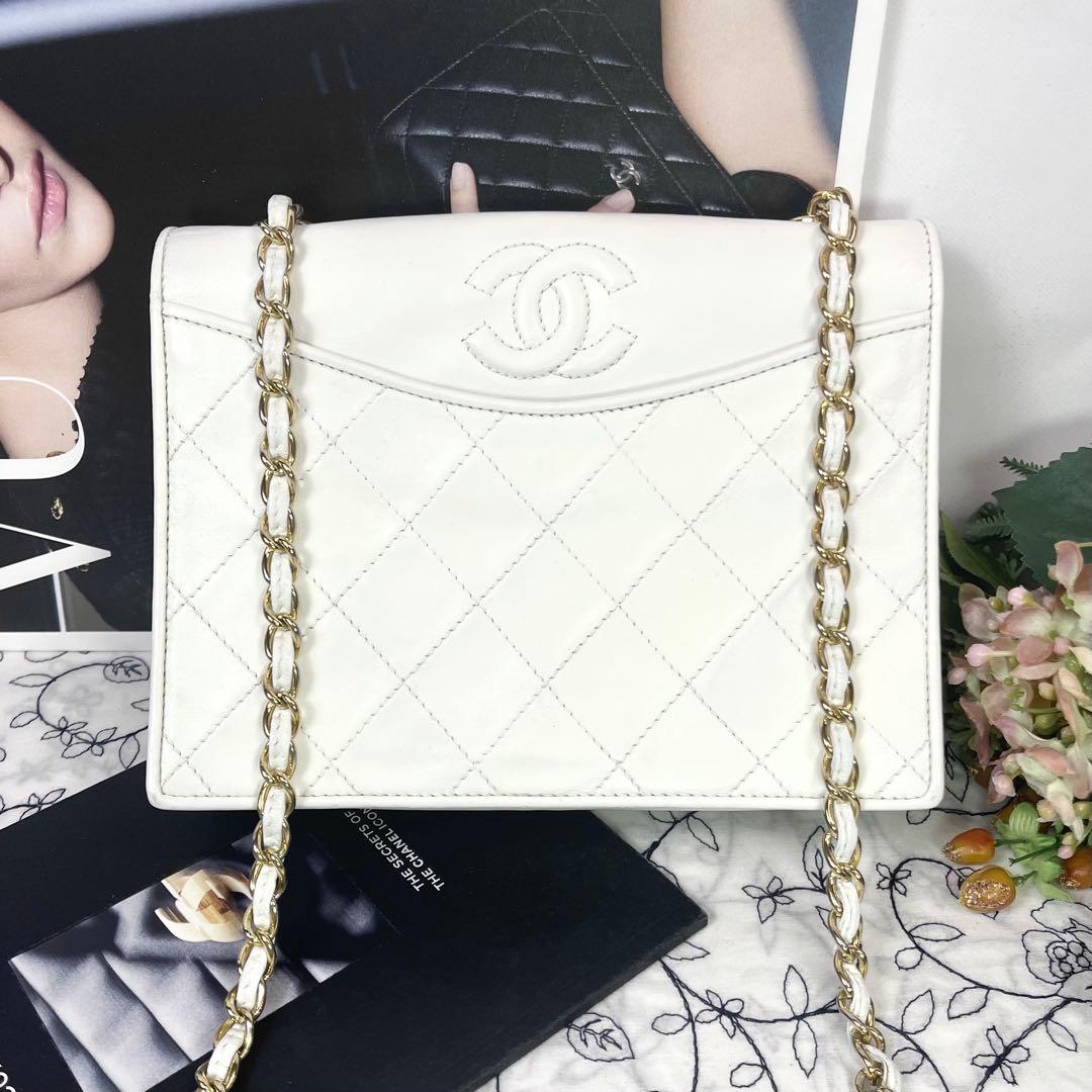 Chanel Vintage Quilted CC Logo Bag White — view 2