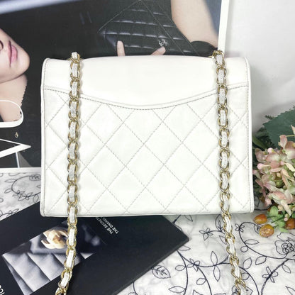 Chanel Vintage Quilted CC Logo Bag White — view 3