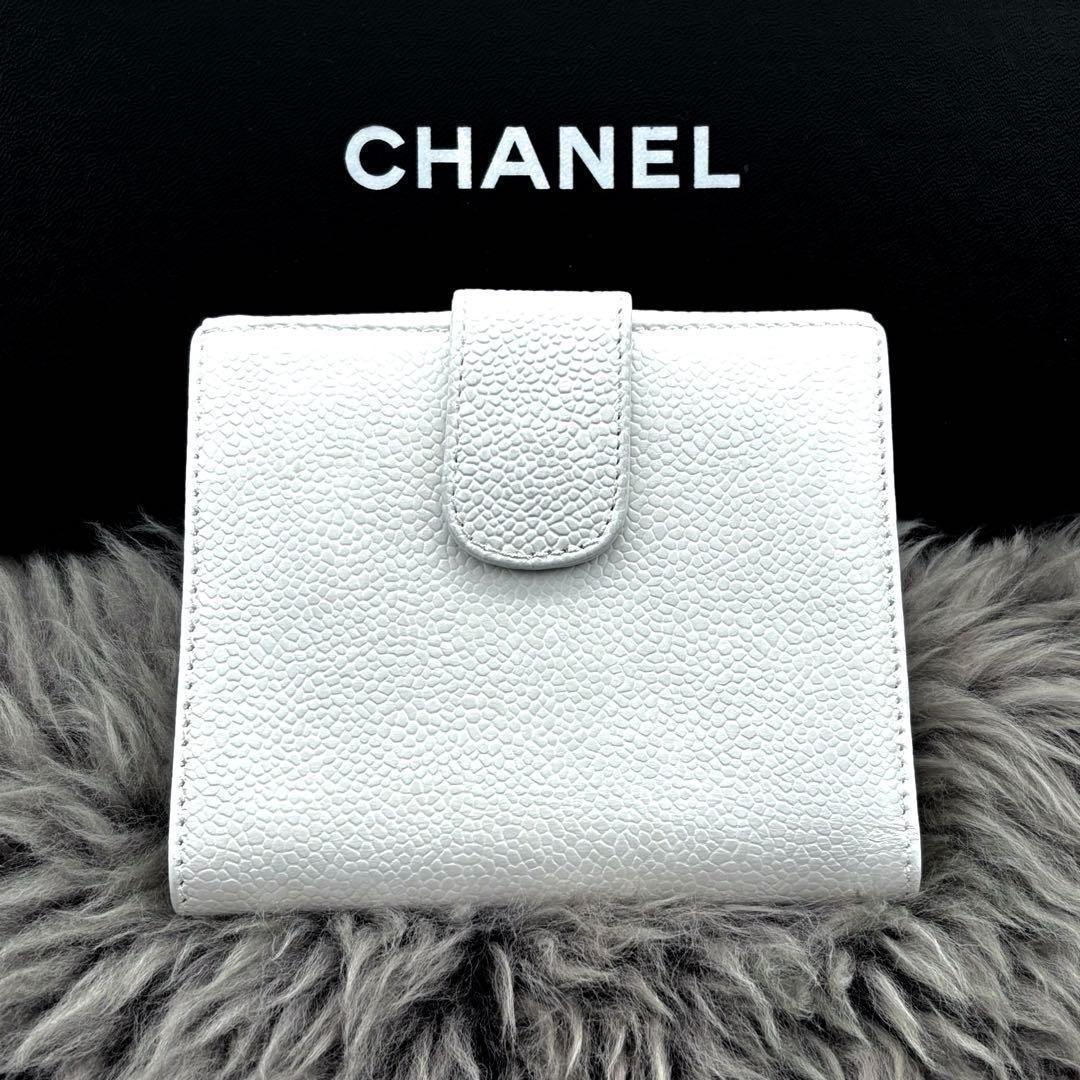 Chanel Wallet Jumbo CC Logo Caviar Hook Bifold — view 2