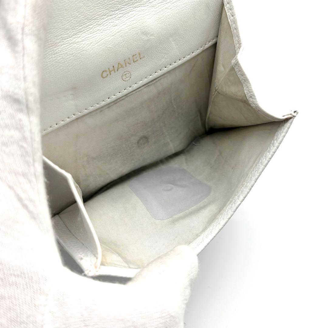 Chanel Wallet Jumbo CC Logo Caviar Hook Bifold — view 4