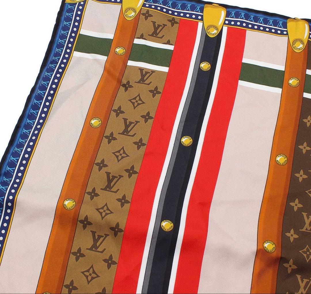Louis Vuitton New Carre 45 Trunk in Love Silk Scarf — view 3