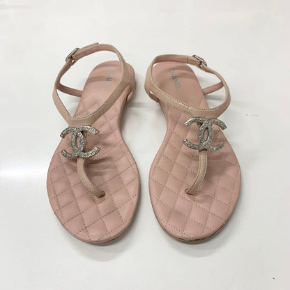 Chanel CC Logo Quilted Leather Thong Sandals Pink — view 2