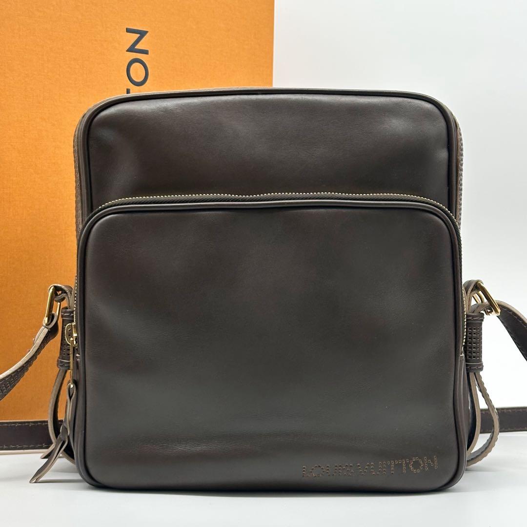 Louis Vuitton Trotteur GM Cuir Bequia Shoulder — view 3