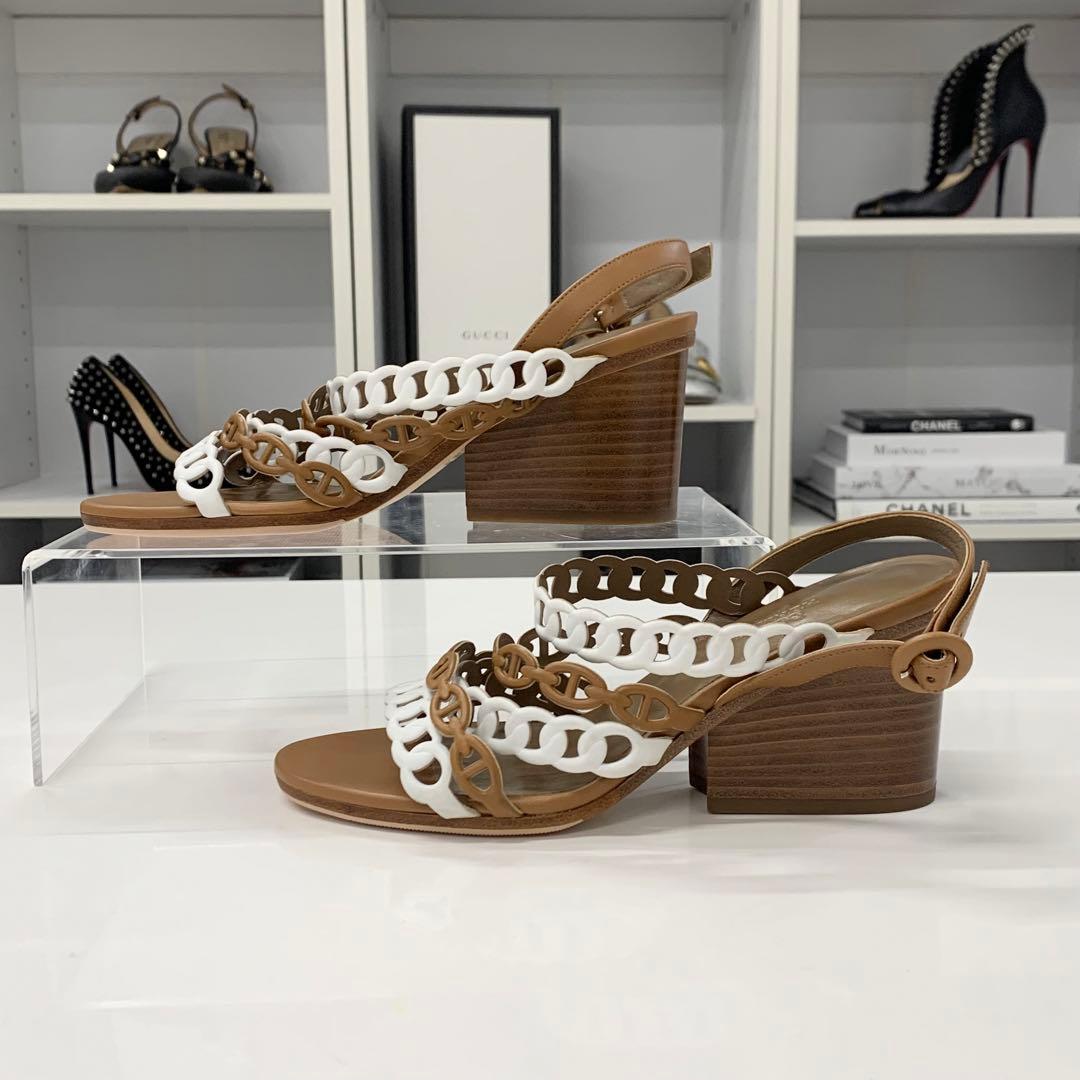 Hermes Romanza Leather Chaine D'ancre Strap Sandals Brown — view 2