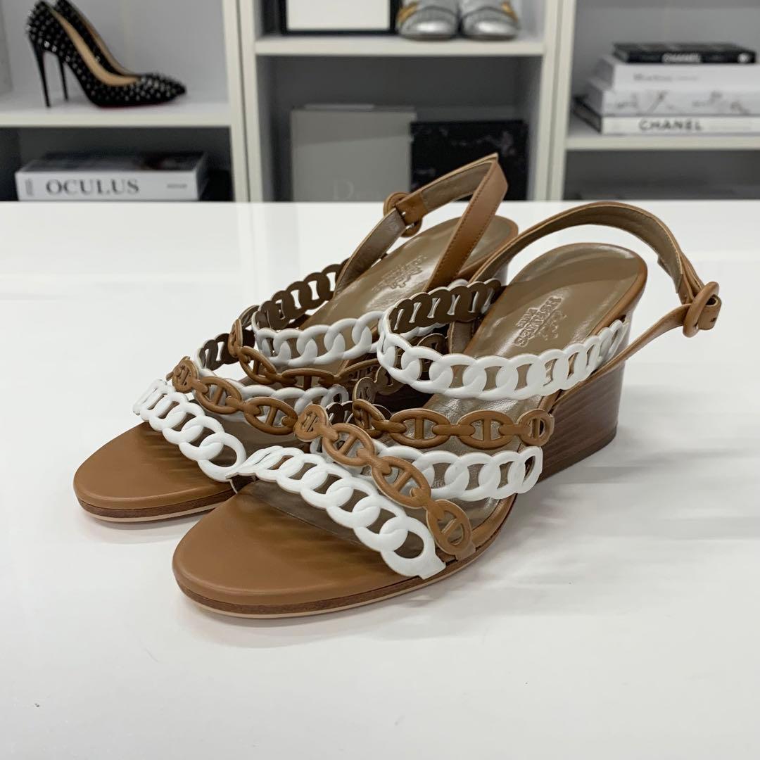 Hermes Romanza Leather Chaine D'ancre Strap Sandals Brown — view 3
