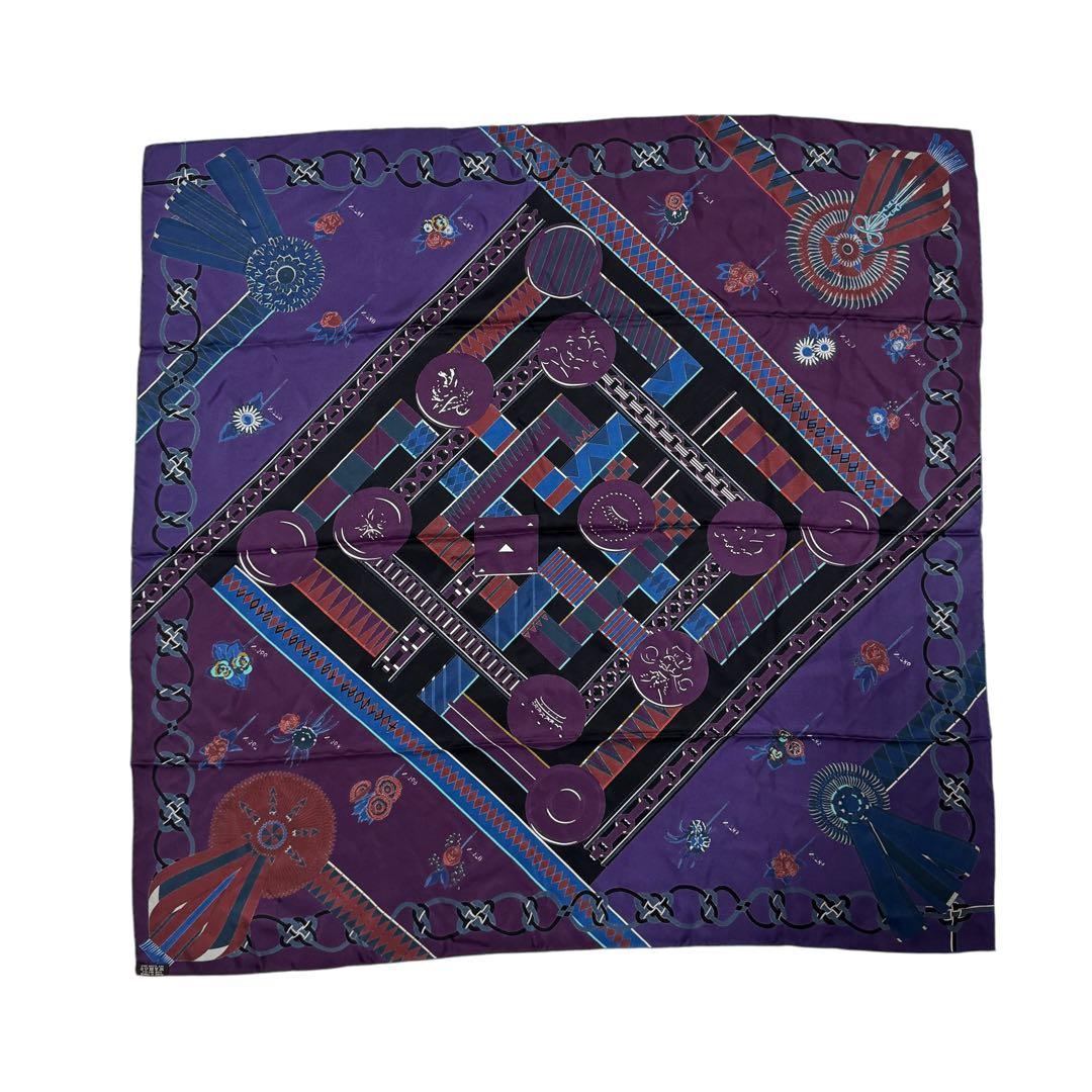 Hermes Carre 90 Flots Fleurs Et Frontaux Scarf — view 3