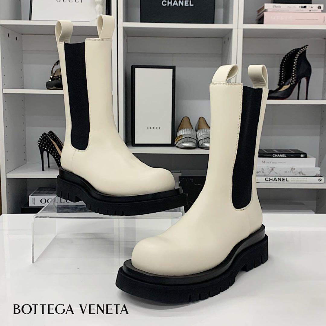 Unused Bottega Veneta Lug Chelsea Boots Side Gore Middle Boots