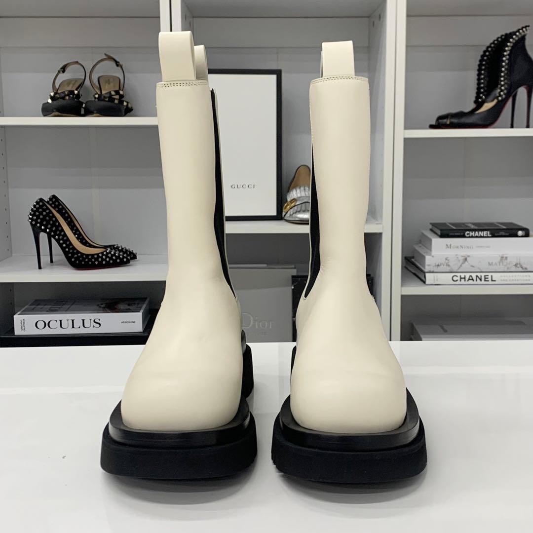 Unused Bottega Veneta Lug Chelsea Boots Side Gore Middle Boots