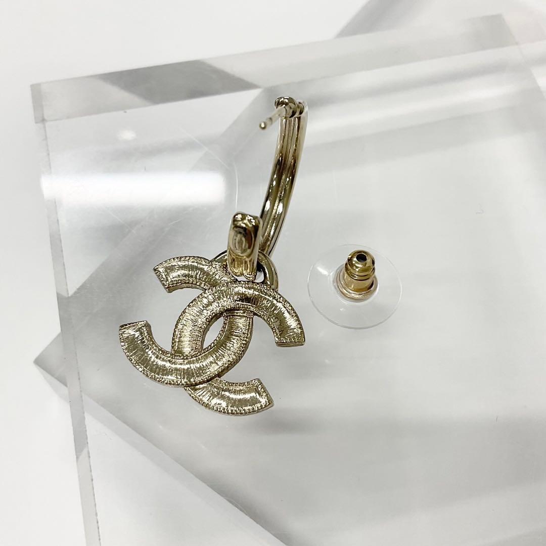Chanel Earrings CC Logo Hoop Rhinestone Gold Multicolor — view 4