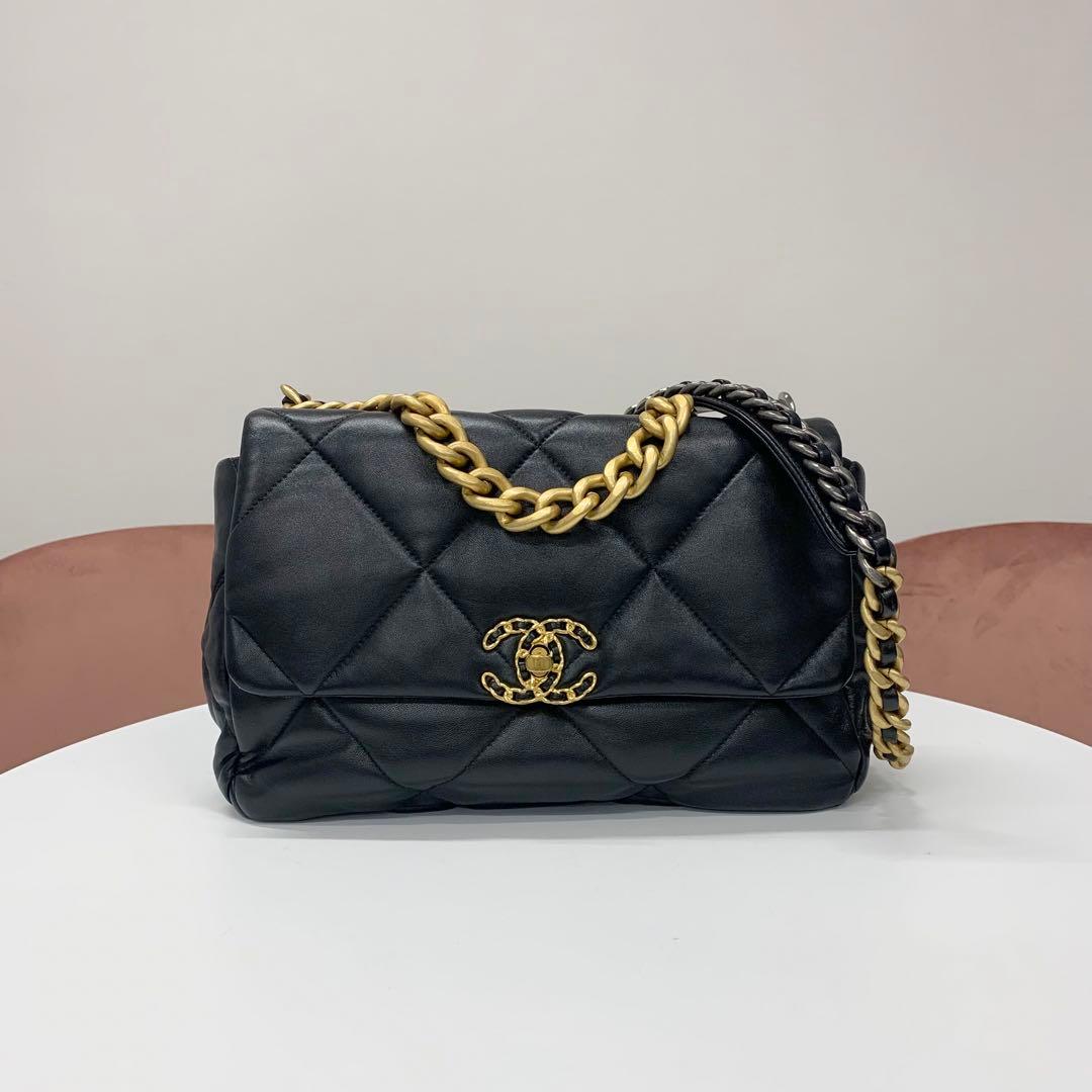 Chanel 19 CC Logo Ta on Rock Chain on Shoulder Bag