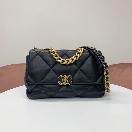 Chanel 19 CC Logo Ta on Rock Chain on Shoulder Bag