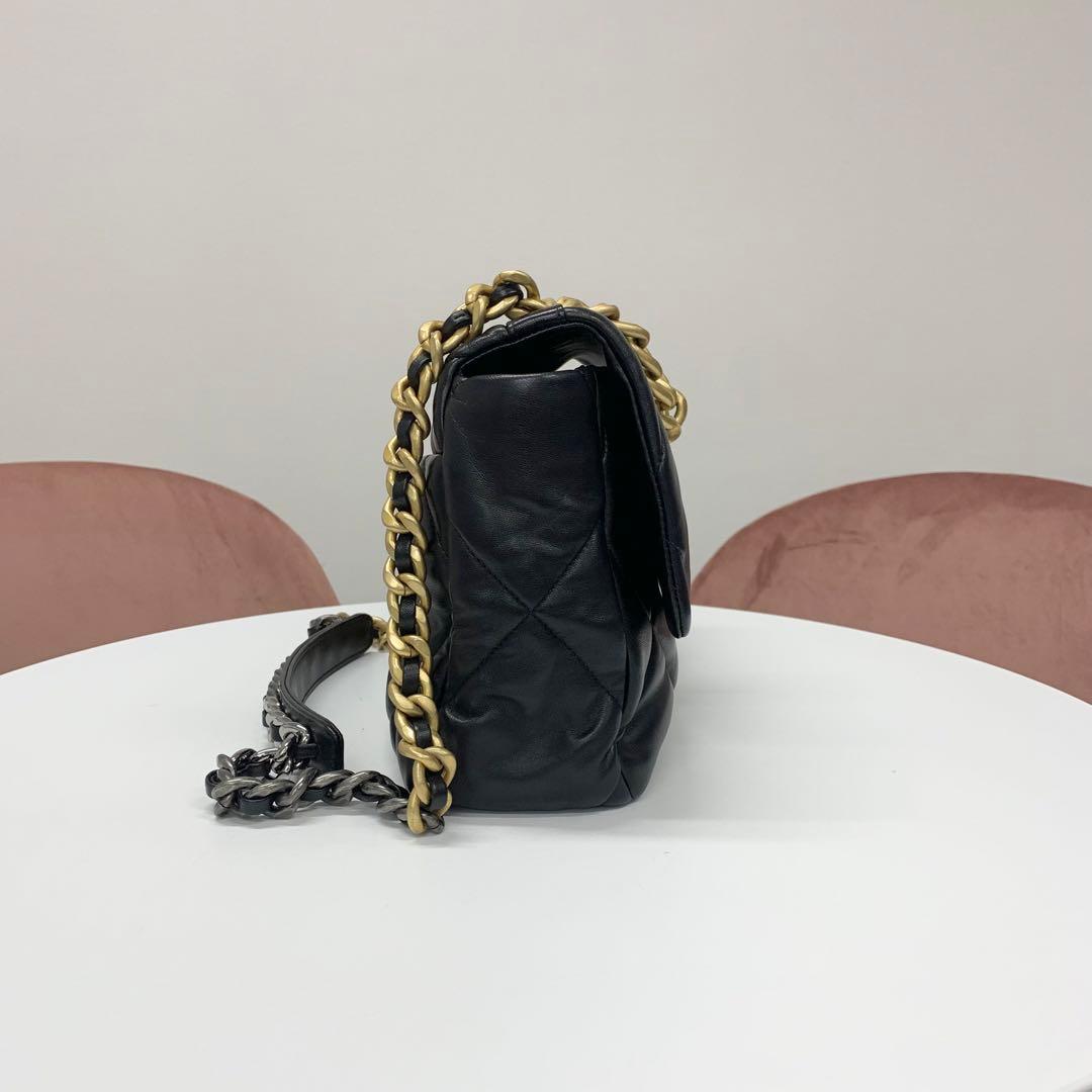 Chanel 19 CC Logo Ta on Rock Chain on Shoulder Bag — view 2
