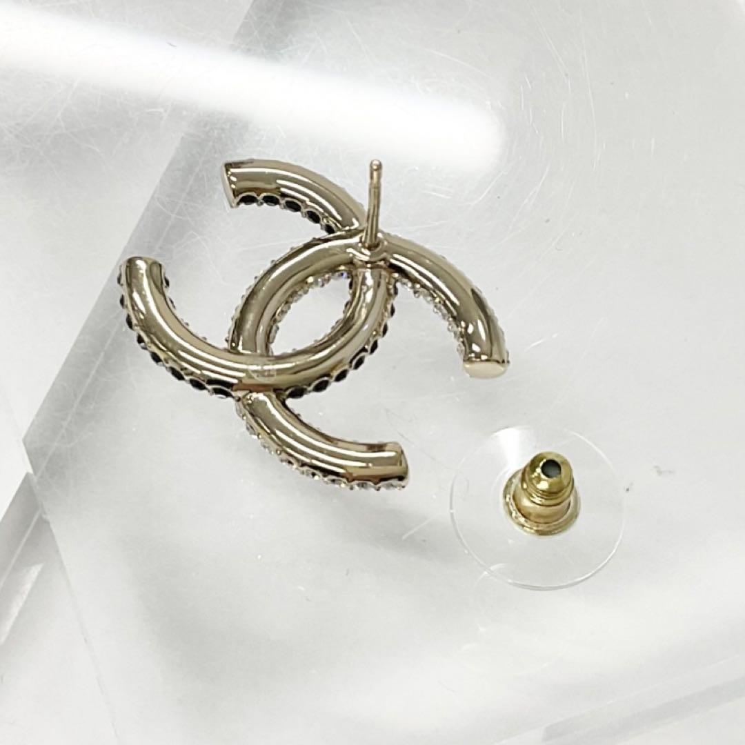 Chanel Earrings CC Logo Rhinestone Gold — view 4