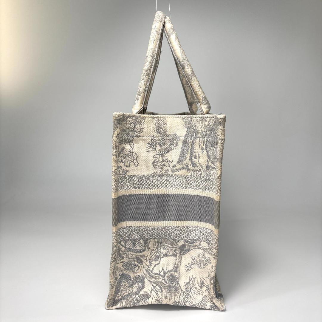 Dior Book Tote Toile de Jouy Zodiac — view 4