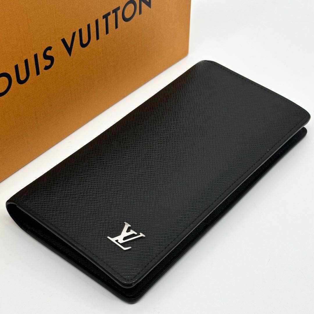 Louis Vuitton Portefeuille Brazza NM Taiga Silver Wallet — view 4