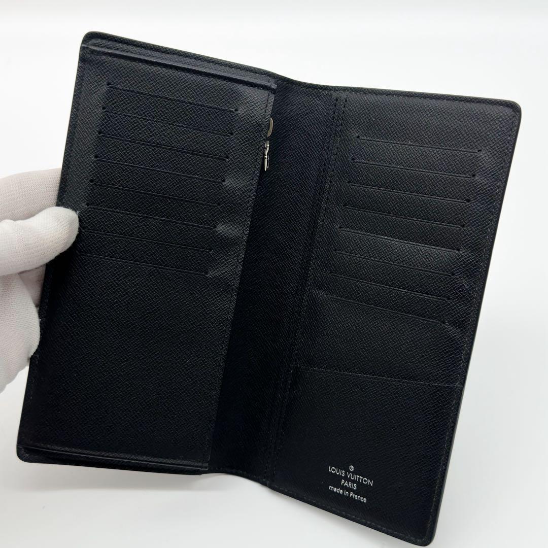 Louis Vuitton Portefeuille Brazza NM Taiga Silver Wallet — view 8