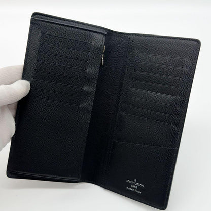 Louis Vuitton Portefeuille Brazza NM Taiga Silver Wallet — view 8