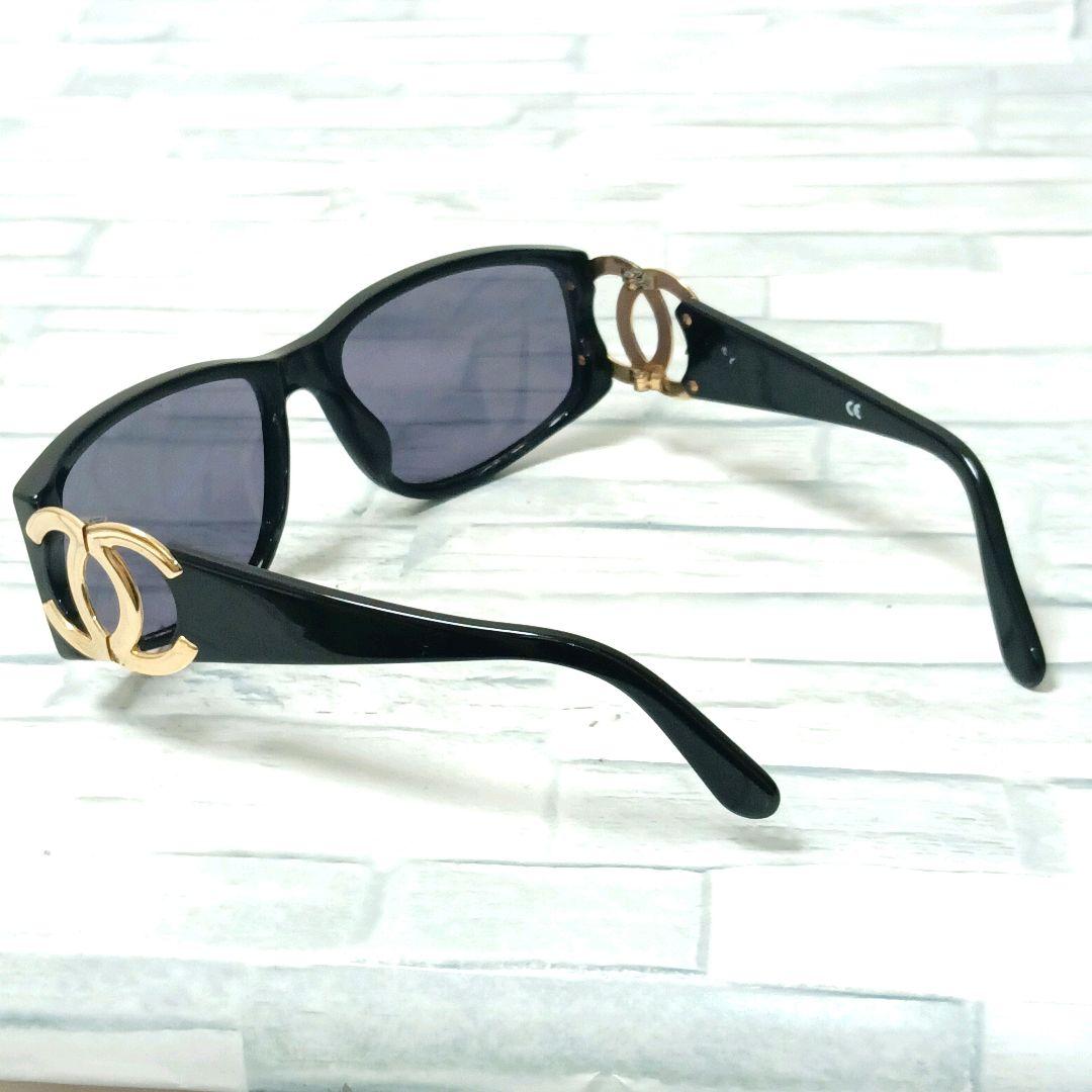 Chanel Sunglasses CC Logo Black Gold Wellington Eyewear — view 6