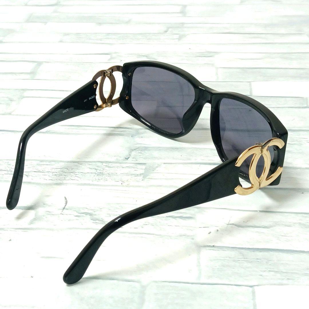 Chanel Sunglasses CC Logo Black Gold Wellington Eyewear — view 7