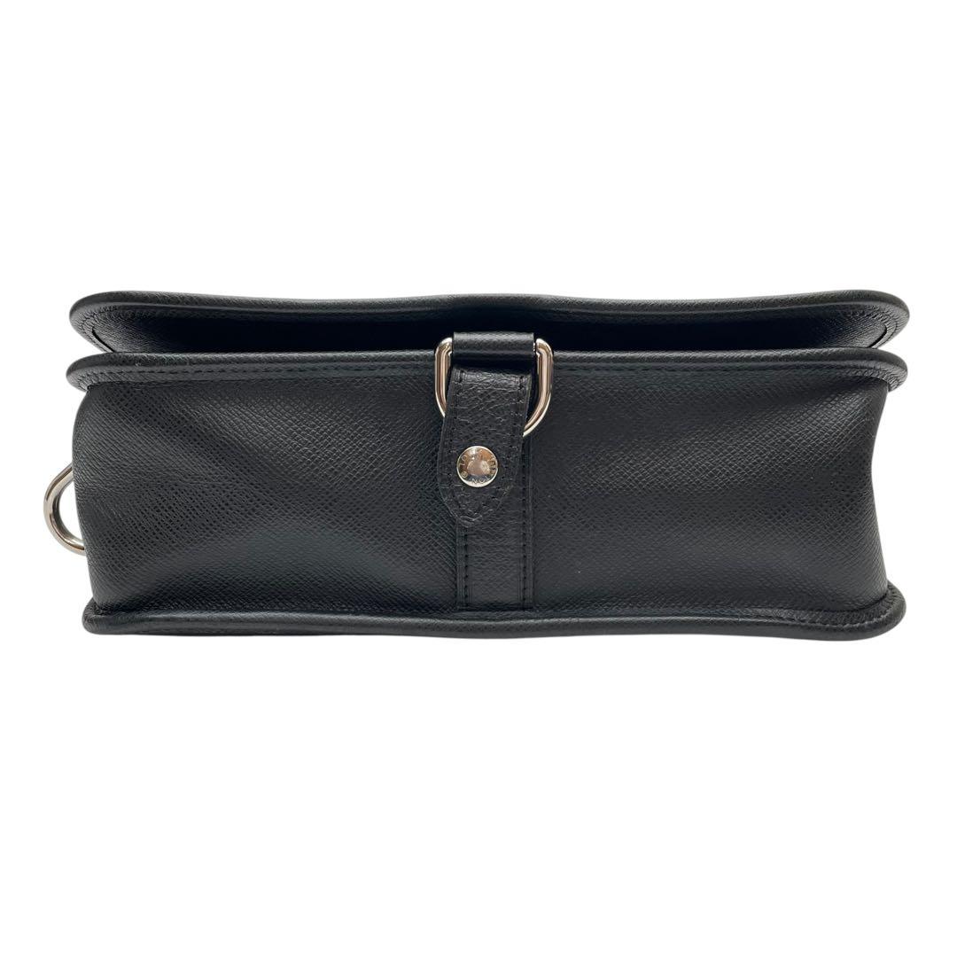 Louis Vuitton Taiga Leather Andrei Shoulder Messenger Bag — view 5