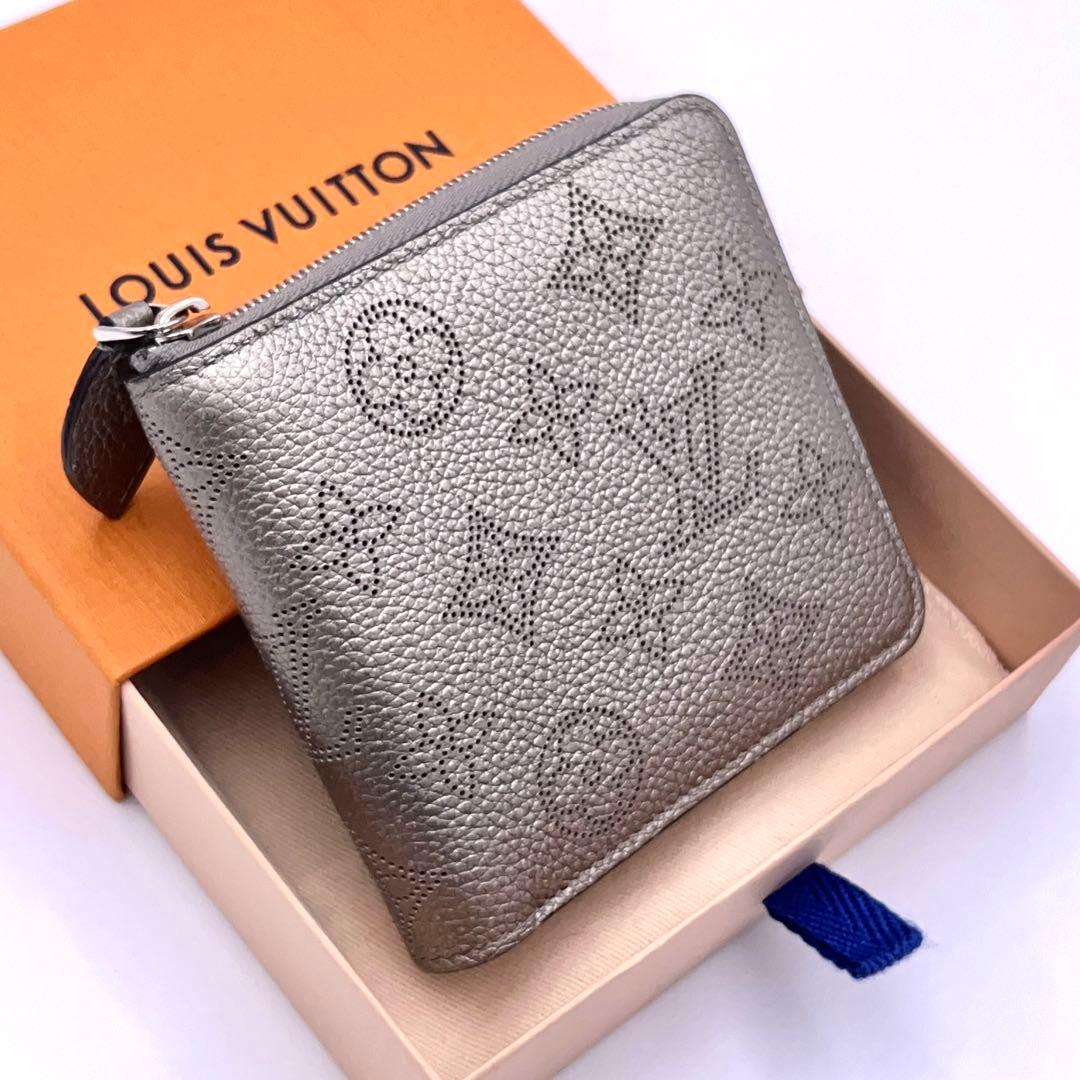 Louis Vuitton Mahina Metallic Gray Zippy Compact Wallet Handbag