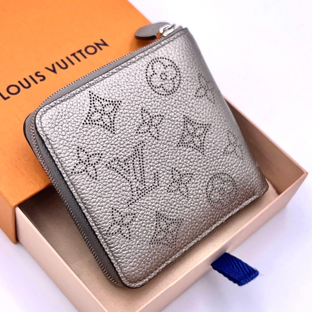 Louis Vuitton Mahina Metallic Gray Zippy Compact Wallet Handbag — view 2