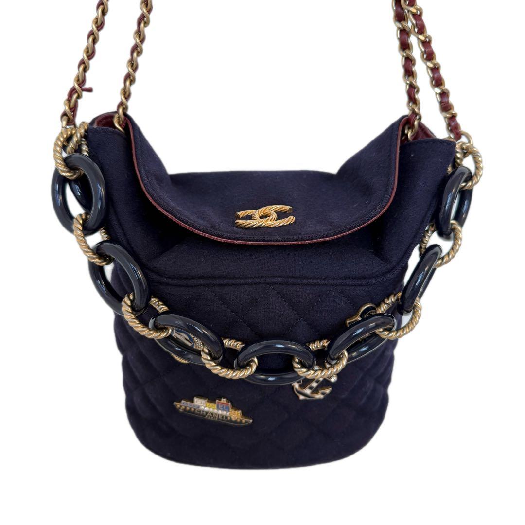 Chanel Classic Shoulder Bag — view 5