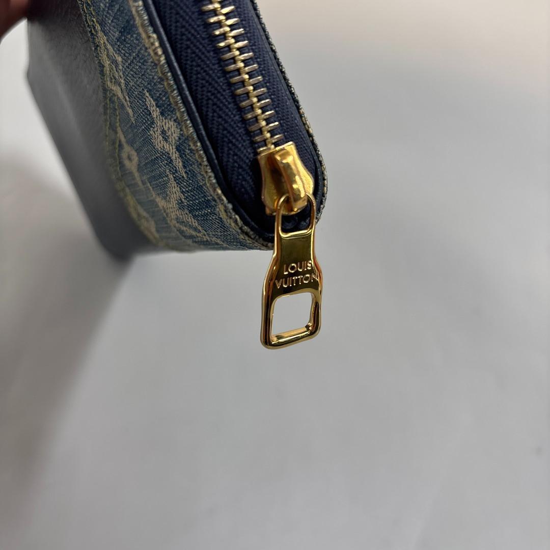 Ultra Louis Vuitton NIGO Collaboration Monogram Denim Zippy Wallet