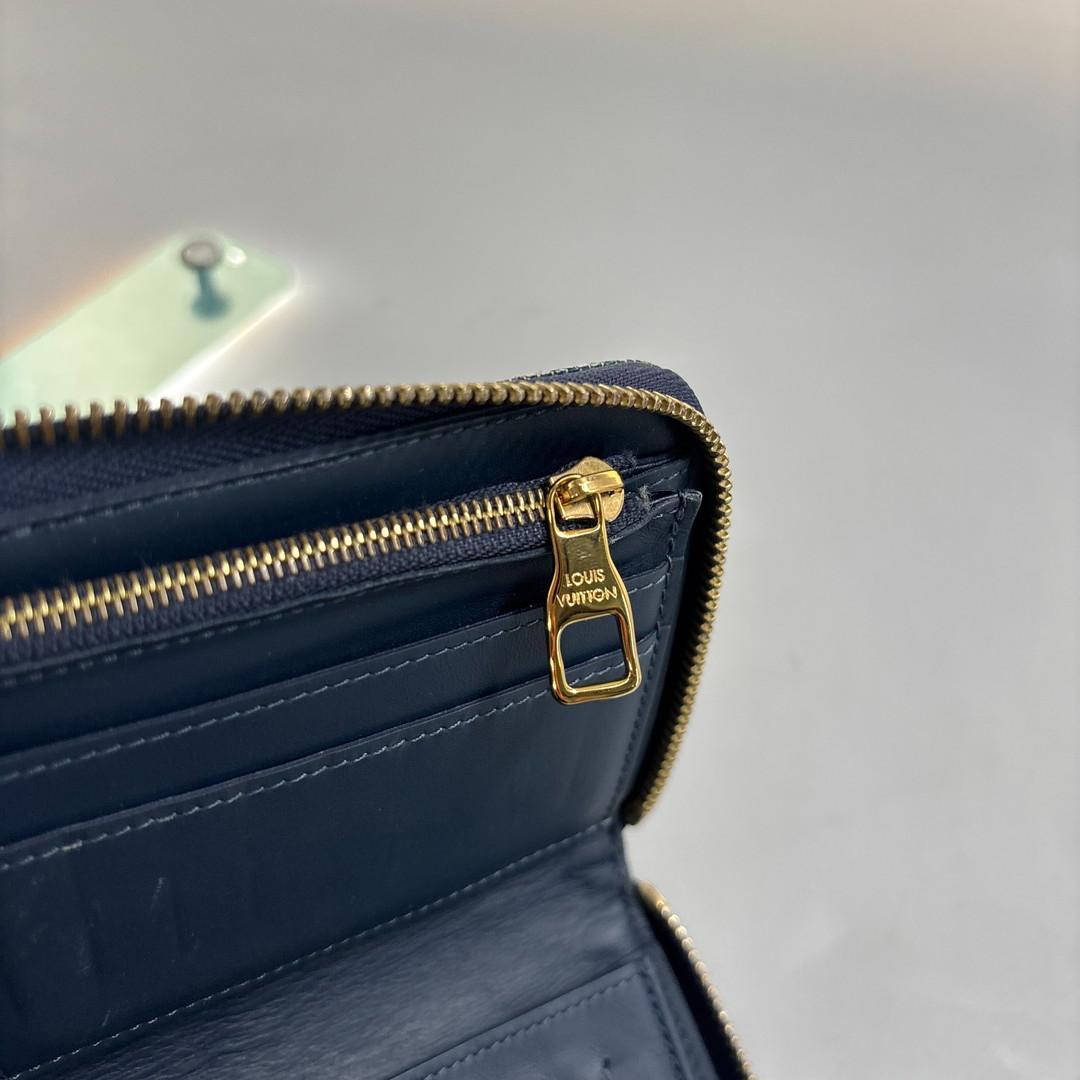 Ultra Louis Vuitton NIGO Collaboration Monogram Denim Zippy Wallet