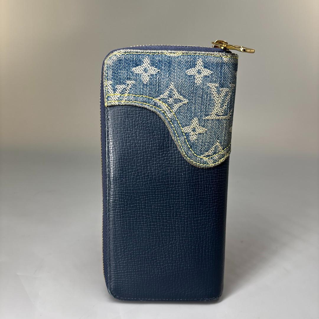 Ultra Louis Vuitton NIGO Collaboration Monogram Denim Zippy Wallet