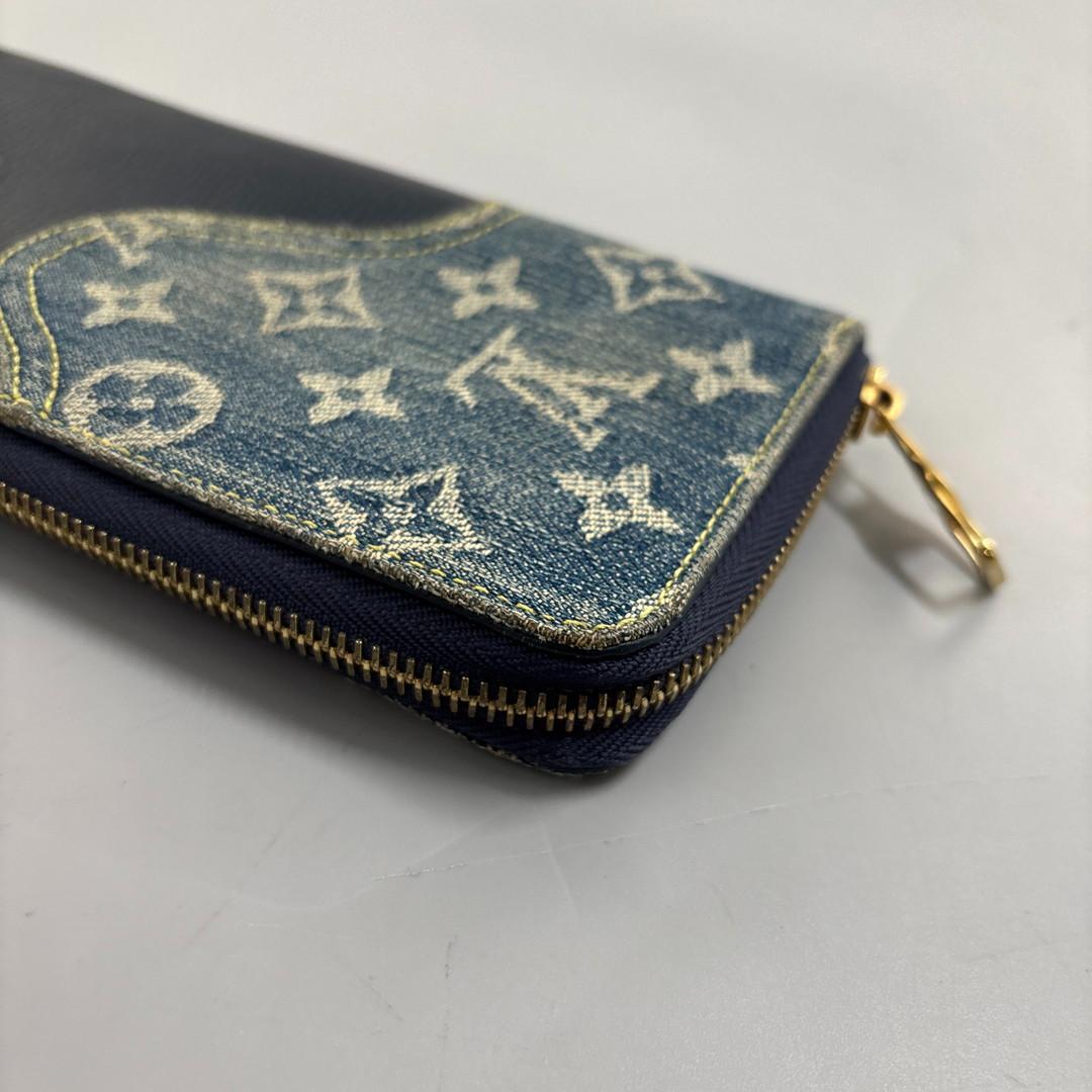 Ultra Louis Vuitton NIGO Collaboration Monogram Denim Zippy Wallet