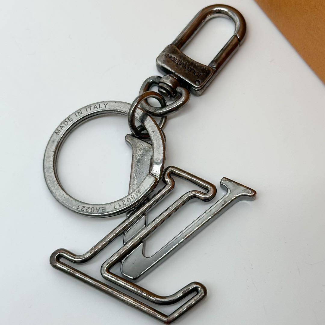 Louis Vuitton Porte Cles LV Initial Silver New Wave Charm — view 2