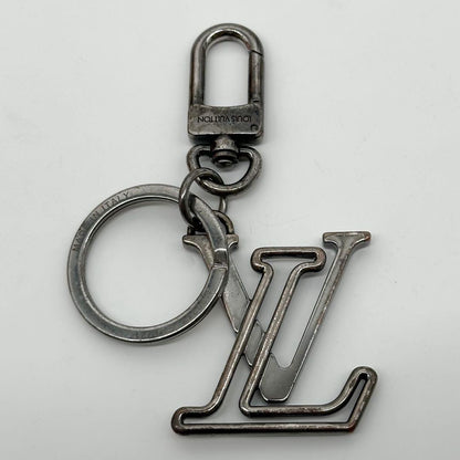 Louis Vuitton Porte Cles LV Initial Silver New Wave Charm — view 3