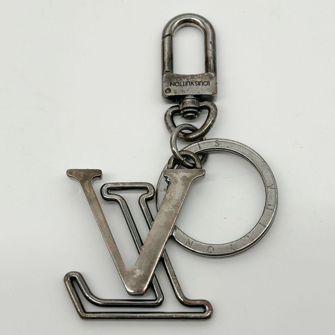 Louis Vuitton Porte Cles LV Initial Silver New Wave Charm — view 4