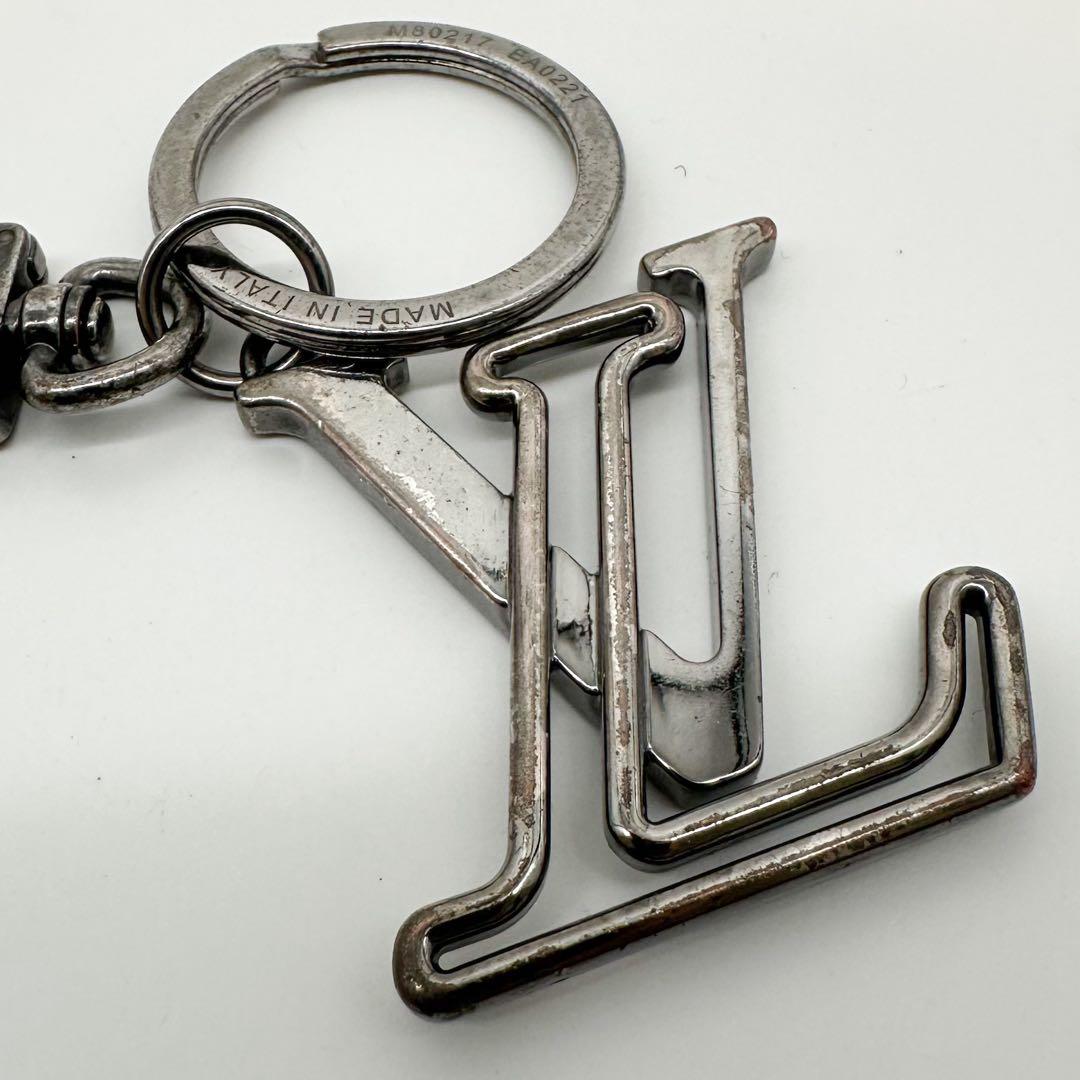 Louis Vuitton Porte Cles LV Initial Silver New Wave Charm — view 5