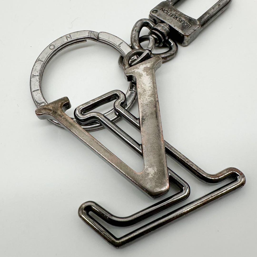 Louis Vuitton Porte Cles LV Initial Silver New Wave Charm — view 6