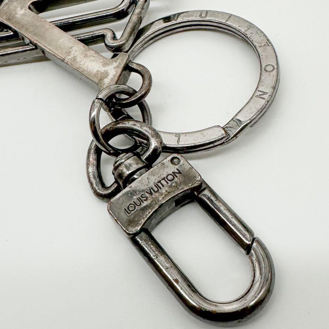 Louis Vuitton Porte Cles LV Initial Silver New Wave Charm — view 7