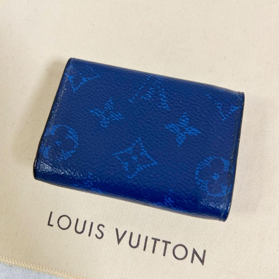 Louis Vuitton Discovery Taiga Llama Compact Trifold Wallet