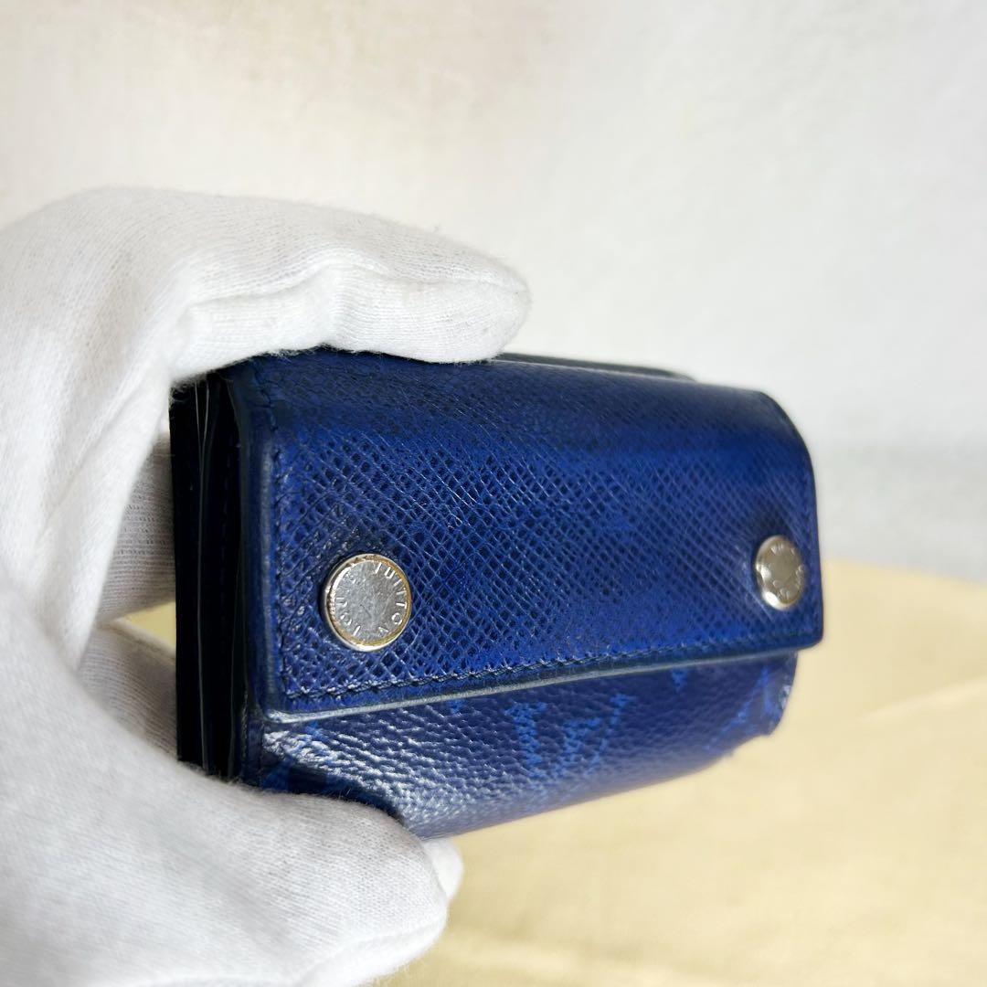 Louis Vuitton Discovery Taiga Llama Compact Trifold Wallet