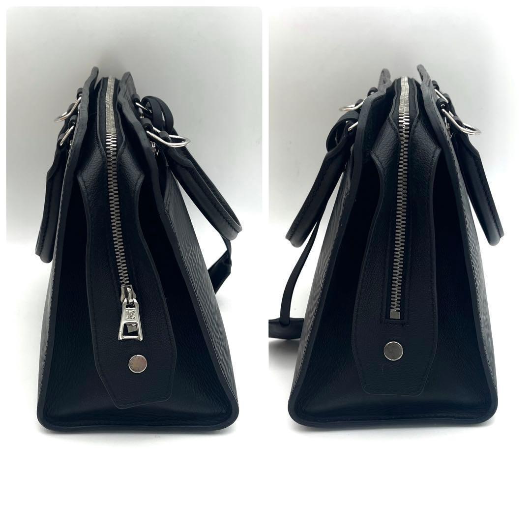 Louis Vuitton Epi Vaneau MM Noir Black Shoulder Handbag — view 5