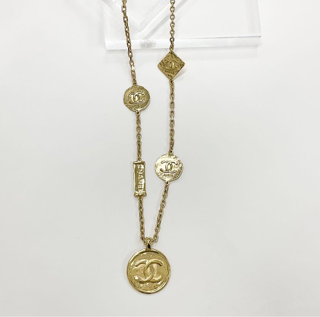 Chanel Necklace CC Logo Plate Gold — view 2