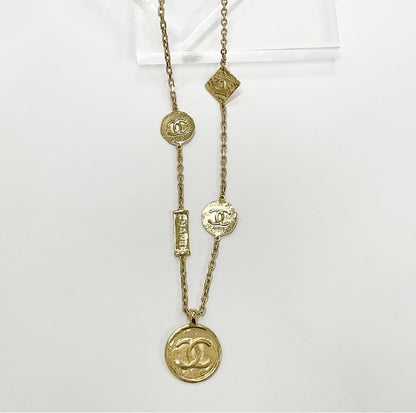 Chanel Necklace CC Logo Plate Gold — view 2