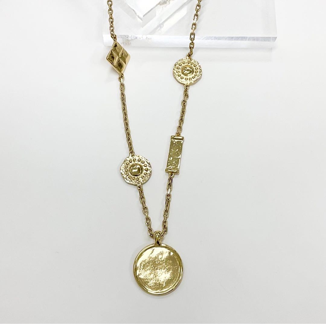 Chanel Necklace CC Logo Plate Gold — view 3