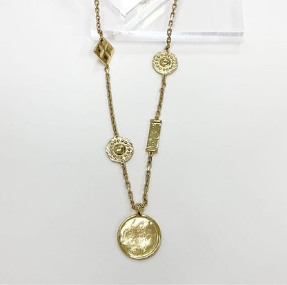 Chanel Necklace CC Logo Plate Gold — view 3