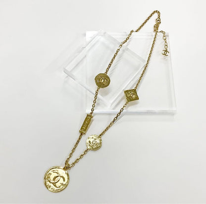 Chanel Necklace CC Logo Plate Gold — view 4