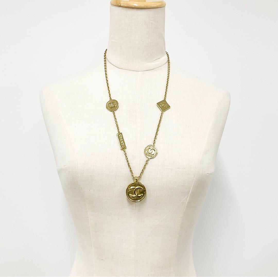 Chanel Necklace CC Logo Plate Gold — view 6