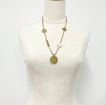 Chanel Necklace CC Logo Plate Gold — view 7