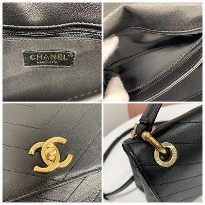 Chanel CC Logo Chain 2-Way Shoulder Bag — view 9
