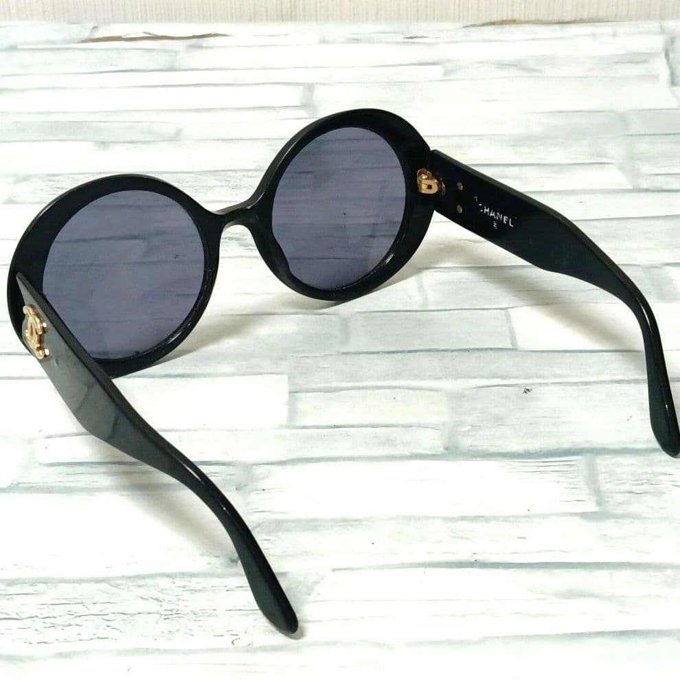 Chanel Sunglasses CC Logo Black Gold Round Eyewear — view 8